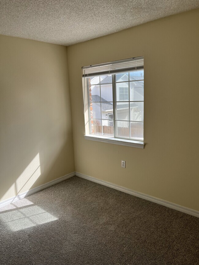 Building Photo - 824 Stonegate Ct