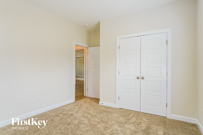 Building Photo - 13 Spruce Pt Dr