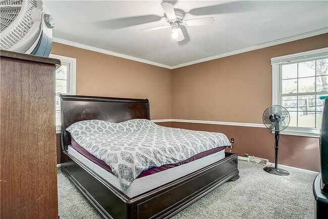 Building Photo - Spacious 3bd/2ba House in Independence, MO!