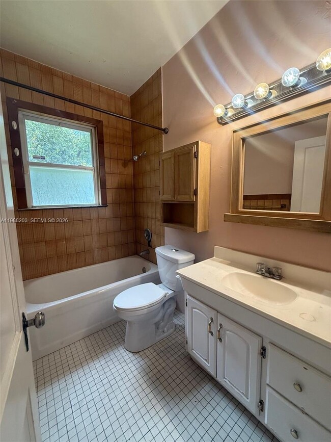 Building Photo - 3972 Loquat Ave