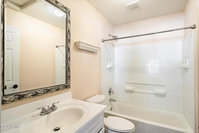 Building Photo - 624 W McNair St