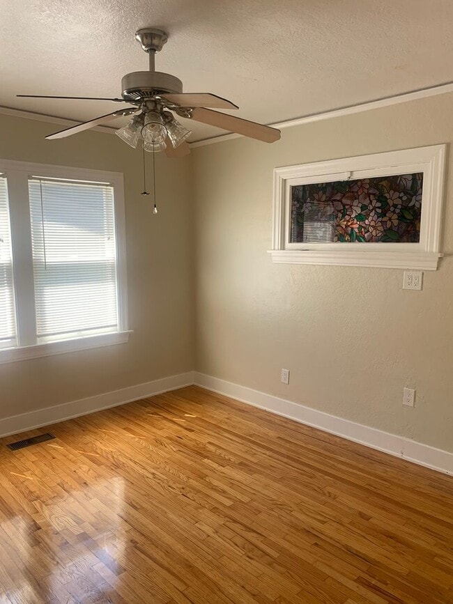 Building Photo - Fully gated Charming craftsman Two bedroom...