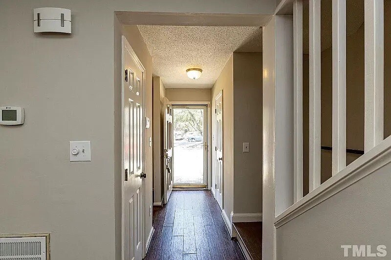 Building Photo - Room in Townhome on Bona Ct