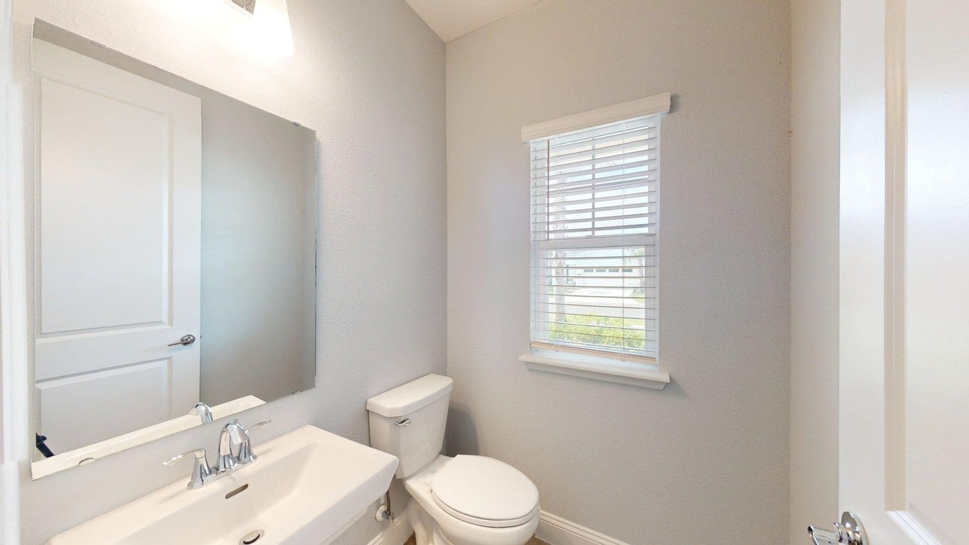 Building Photo - 177 Killarney Ave