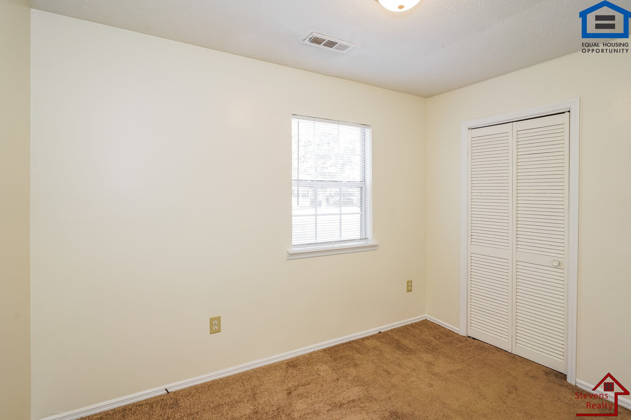 Building Photo - 140 Bybee Woods Dr
