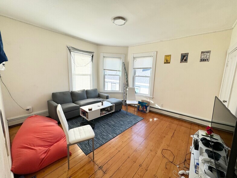 Primary Photo - 1 Folsom Ave