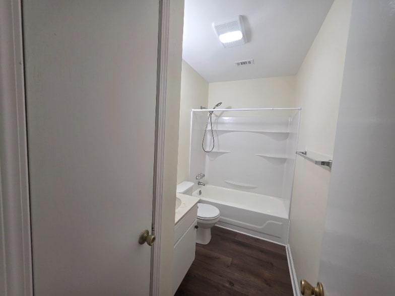 Building Photo - 4780 Pontchartrain Dr