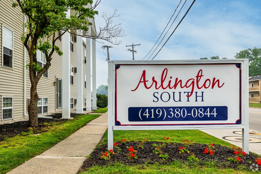 Arlington South Sign - Arlington South Apartments