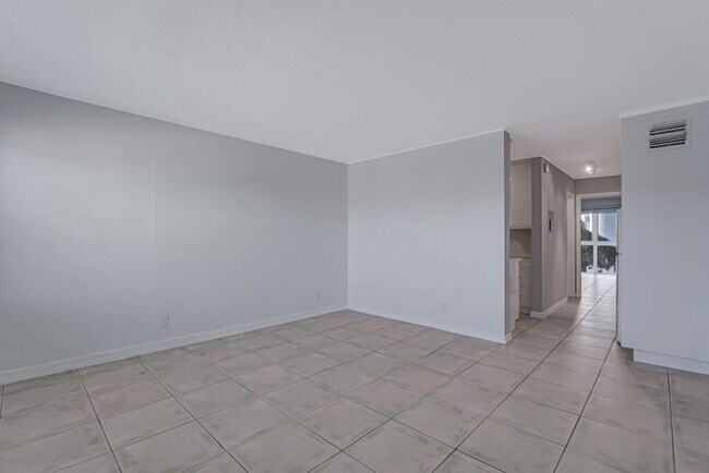 Building Photo - 3915 S Flagler Dr