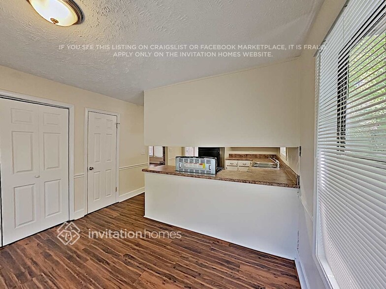 Building Photo - 4042 Maxanne Dr NW