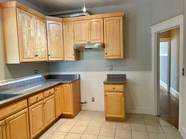 Building Photo - 482 38th St