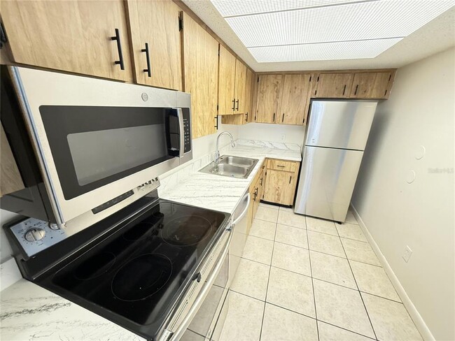 Building Photo - 3249 Bloomingdale Villas Ct