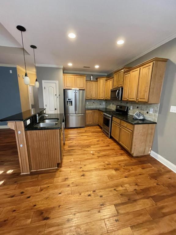 Building Photo - 1570 Gray Hill Ct