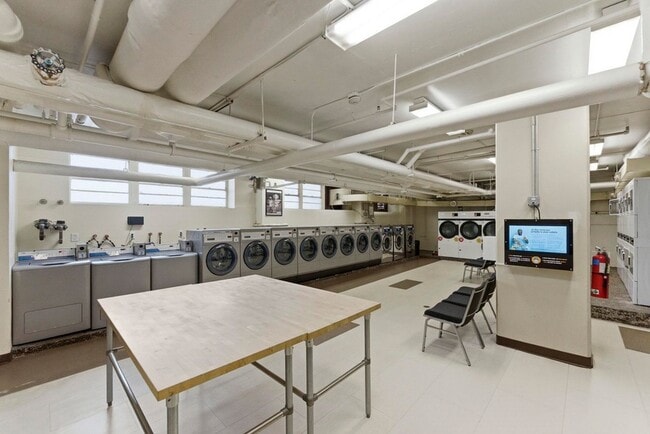 Building Photo - 201 St Pauls Ave