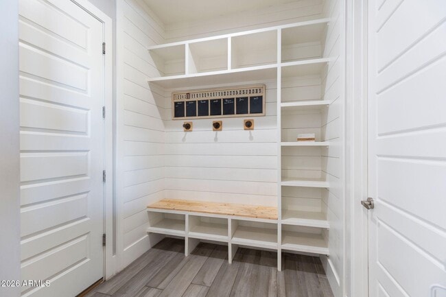 Building Photo - 2252 E South Mountain Ave