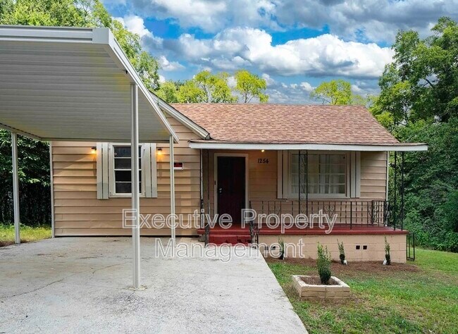 Primary Photo - 1254 Lewis St
