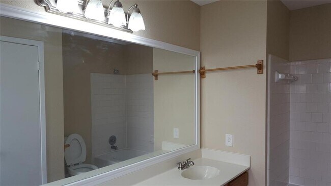Building Photo - 18206 Brooknoll Dr