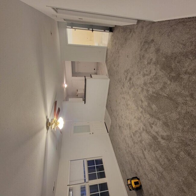 Building Photo - 212 Kronos Dr