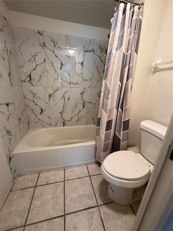 Building Photo - 13815 Fairway Island Dr