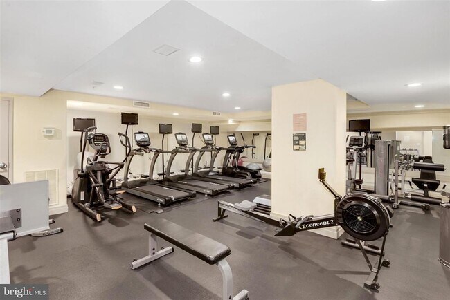 Building Photo - 915 E St NW