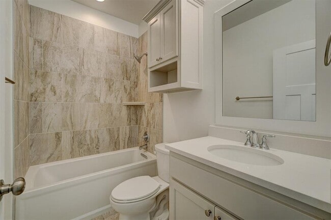 Building Photo - 528 NW 175th St