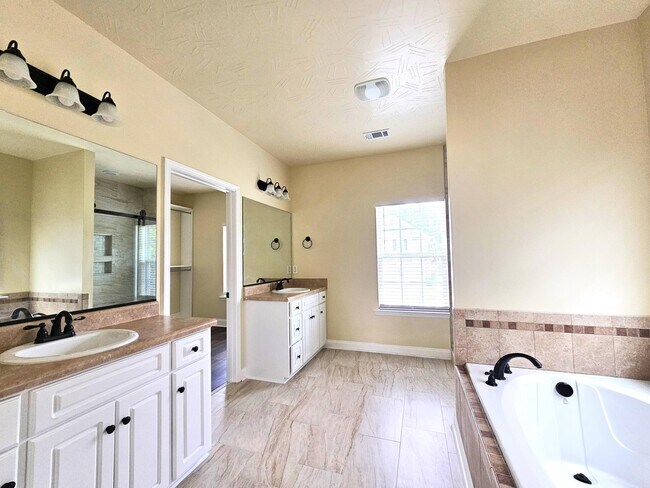 Building Photo - 3019 Kilknockie Dr