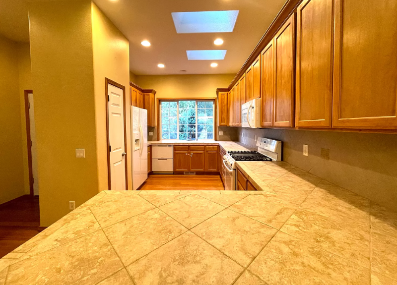 Building Photo - 12712 SW Rocky Mountain Ct