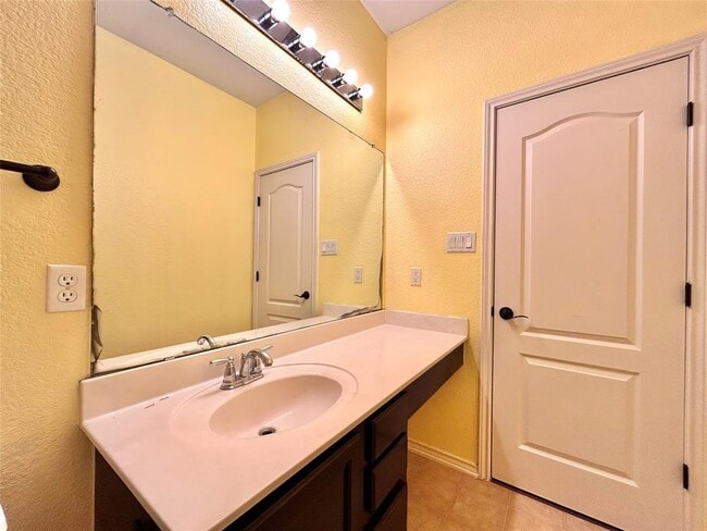 Building Photo - 505 Willow Walk Dr