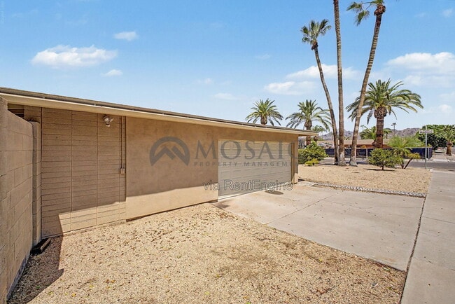 Building Photo - 3333 E Medlock Dr