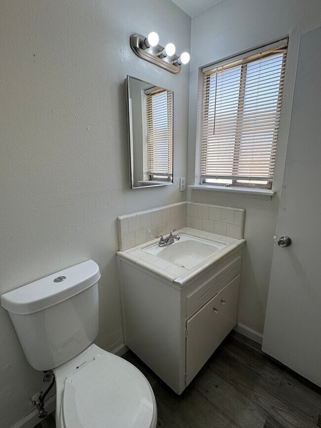 Building Photo - 309 Cordova Ln
