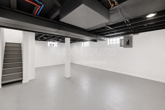 Building Photo - 6301 Lodewyck St