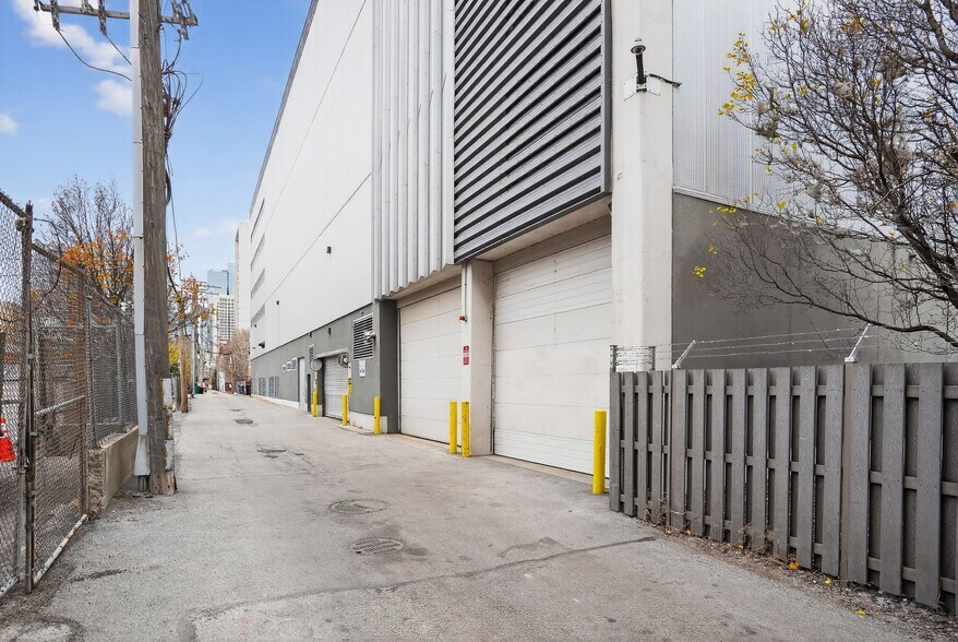 Building Photo - 1720 S Michigan Ave