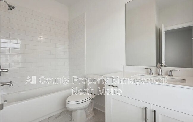 Building Photo - 105 Basil St