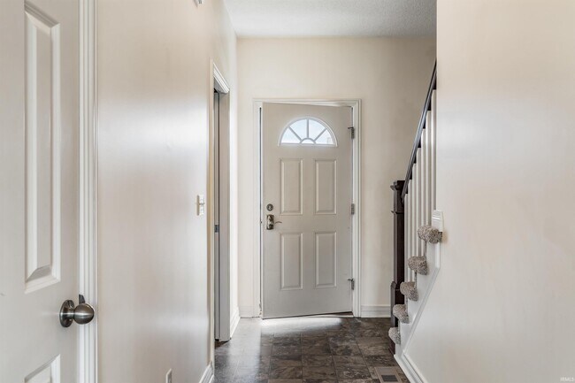 Building Photo - 625 Perolla Dr