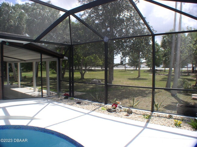 Building Photo - 8 Taxiway Lindy Loop