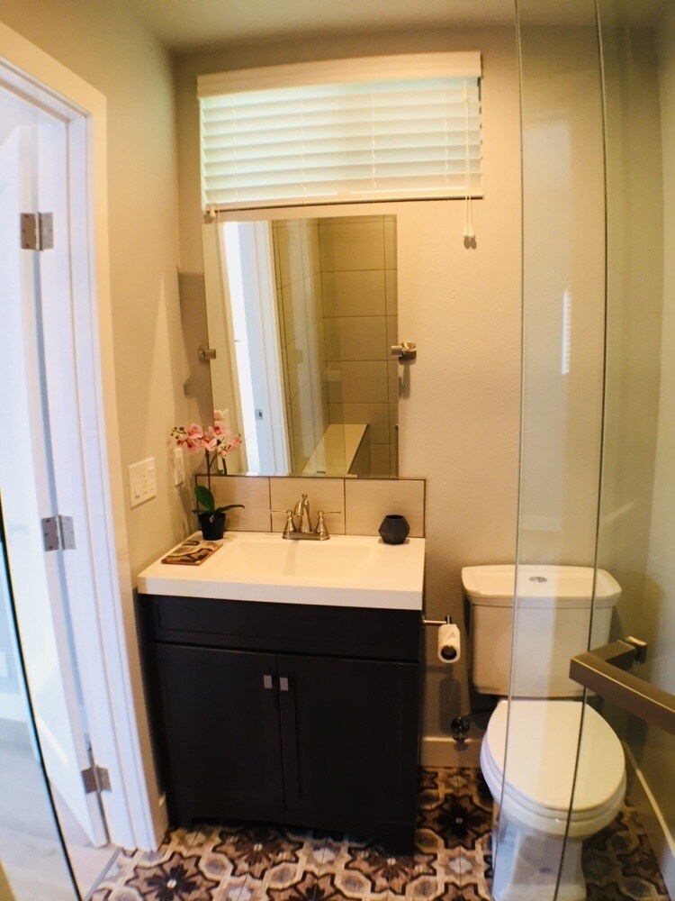 Lower Bath - 31501 Burnside Pl