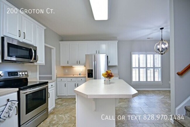 Building Photo - 200 Groton Ct