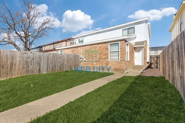 Building Photo - 232 Alexandria St