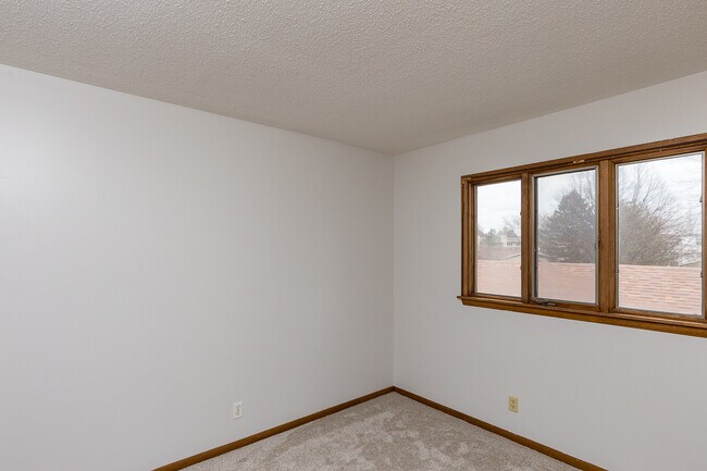 Building Photo - 3084 Parkwild Dr