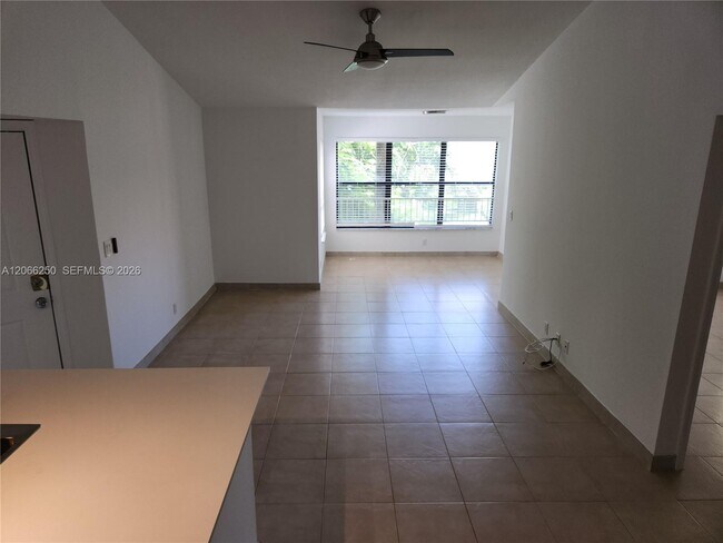 Building Photo - 2826 S University Dr