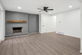 Building Photo - 7626 Dentcrest Dr