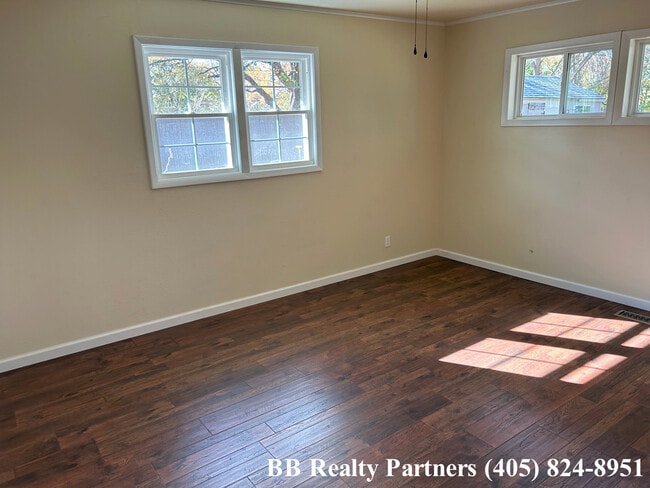 Building Photo - 2718 S Richmond Ave