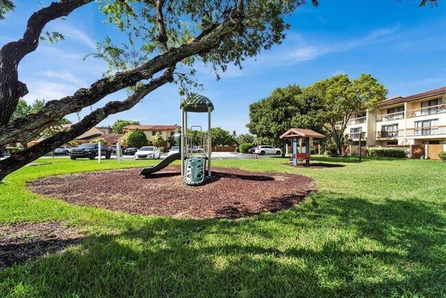 Building Photo - 4000 Del Rio Way