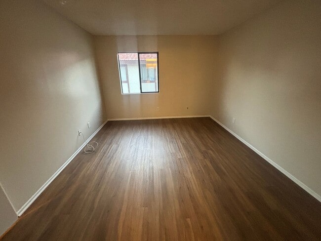 Building Photo - Beautiful 2-Bedroom Condo in Canyon Country!