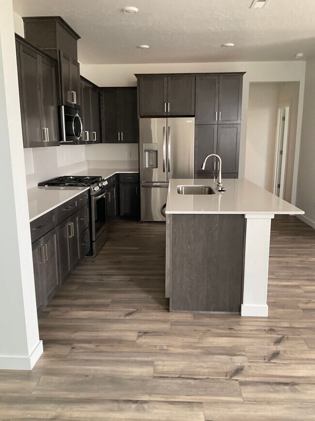 Building Photo - PRICE DROP - Beautiful New home in Eagle Ridge