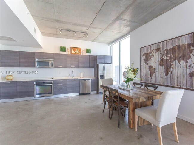 Building Photo - 151 SE 1st St