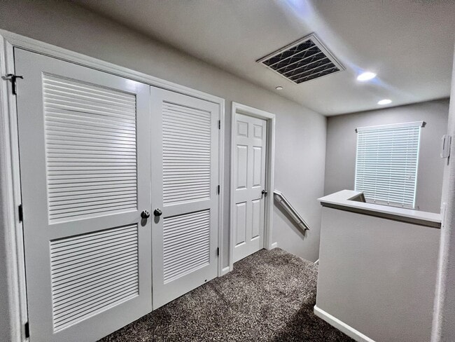 Building Photo - $2,295 DeWolf & Barstow, 3 Bedroom House - Clovis / Community Pool + Neighborhood Parks