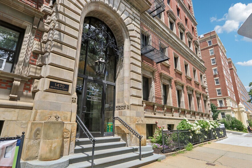Building Photo - 1476 Beacon St