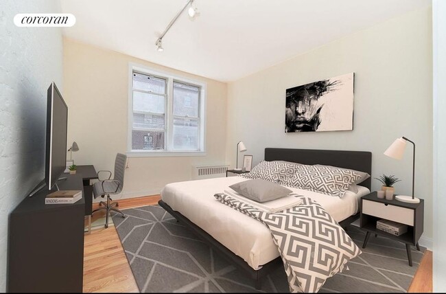 Primary Photo - 233 E 12th St