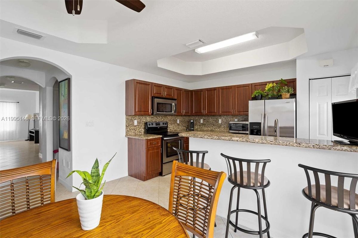 Building Photo - 970 SW 144th Ave